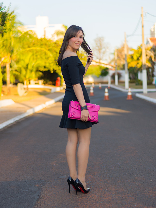 vestido preto look do dia blog de moda oh my closet moriah store monica araujo scarpin louboutin clutch pink