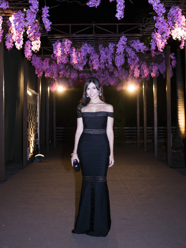 A editora de moda Mônica Araújo usou vestido longo de bandagem no Top Golden Business. Veja mais deste look no OMC!