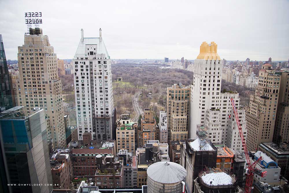 Vista de Nova York a partir da piscina no rooftop do hotel Parker New York.