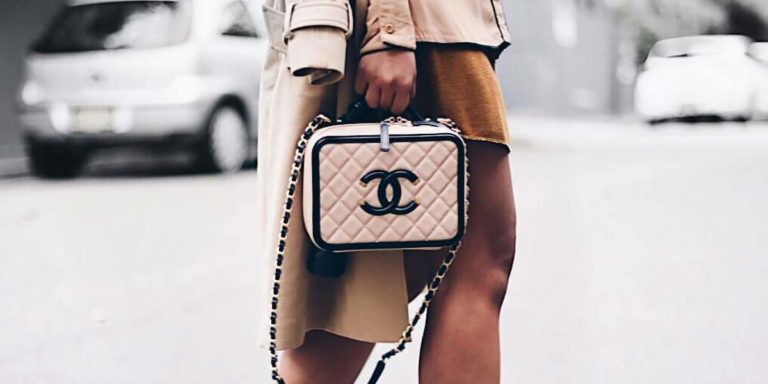 Tudo sobre a Chanel Filigree Vanity Case, It Bag em ascensão
