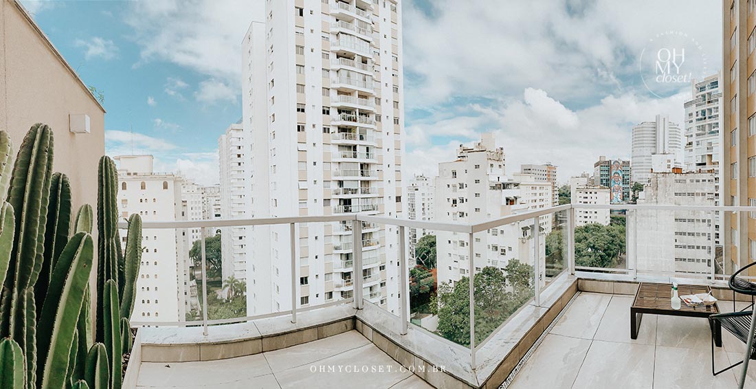 Panorâmica do terraço do apartamento duplex em São Paulo.