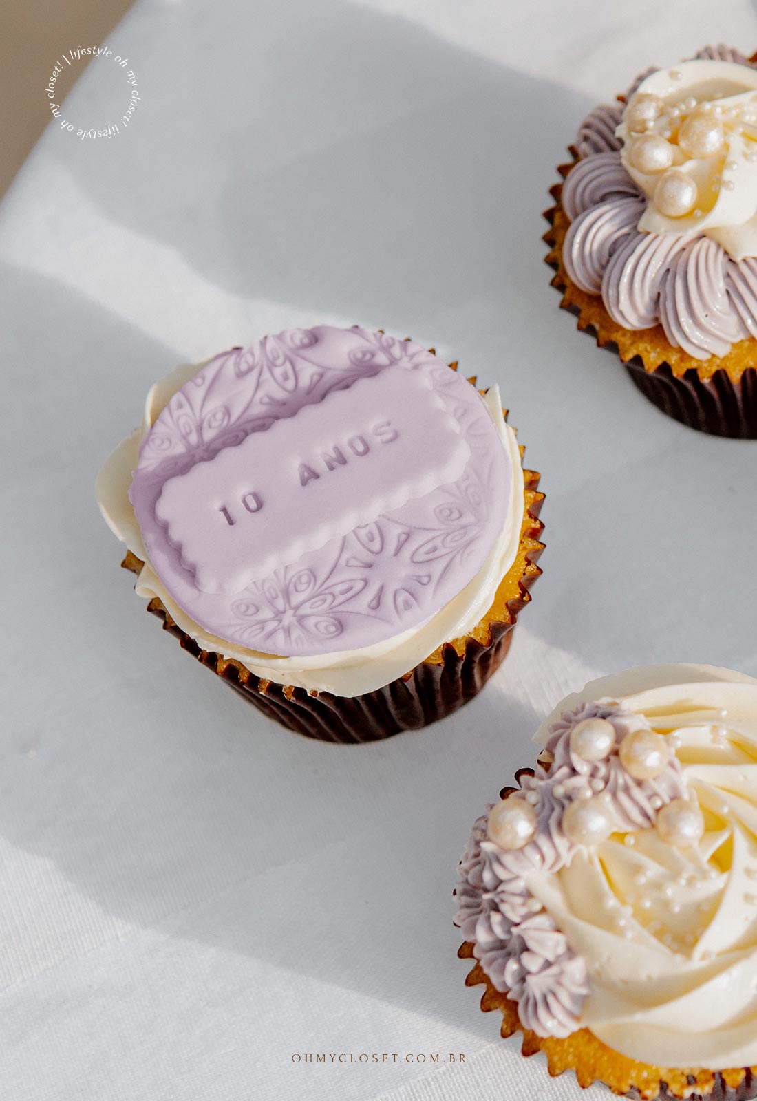 Detalhe dos cupcakes, comemoração em casa durante a pandemia.