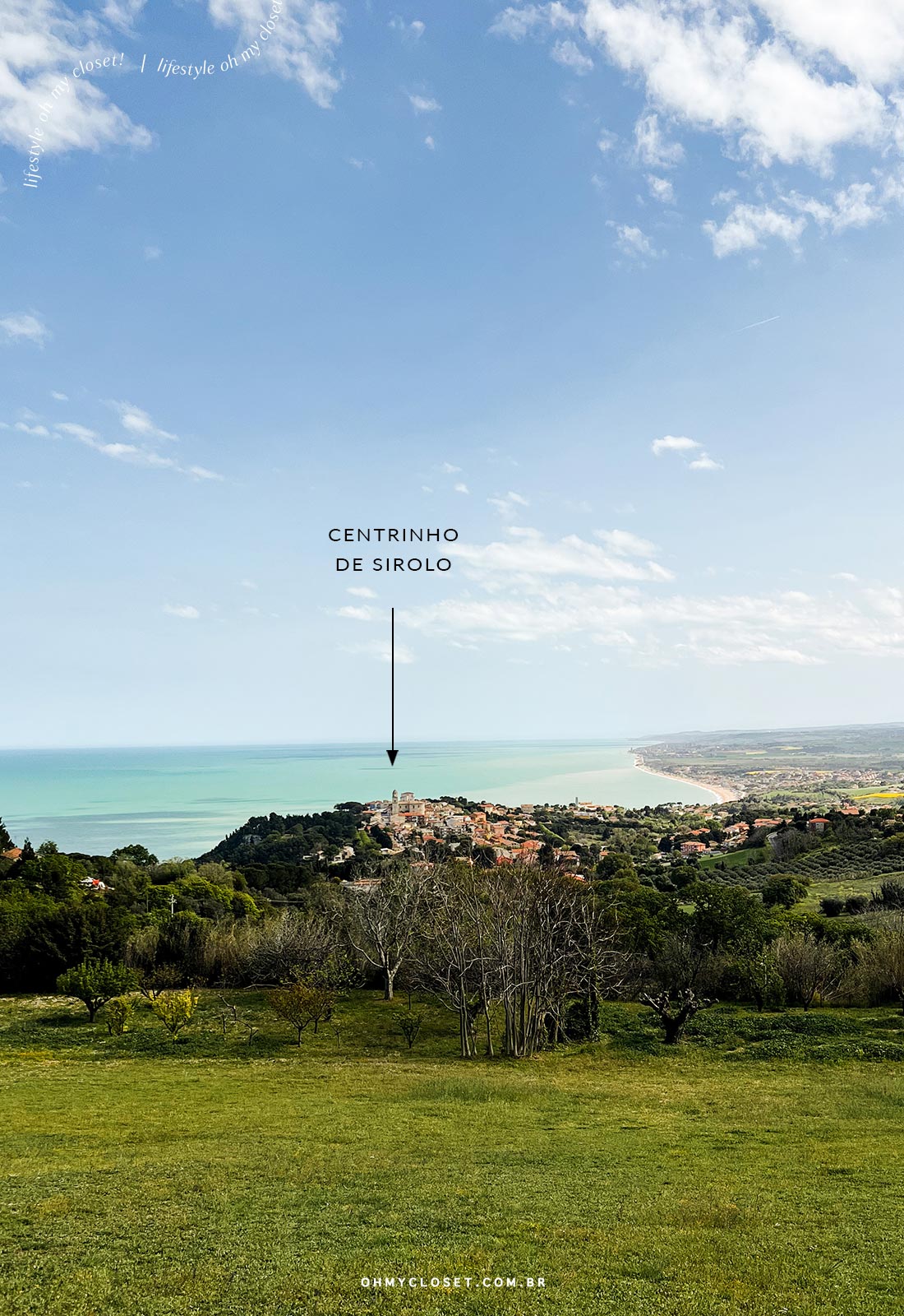 Vista do centro de Sirolo e Riviera del Conero, a partir do Restaurante La Ginestra in Fiore na Itália.