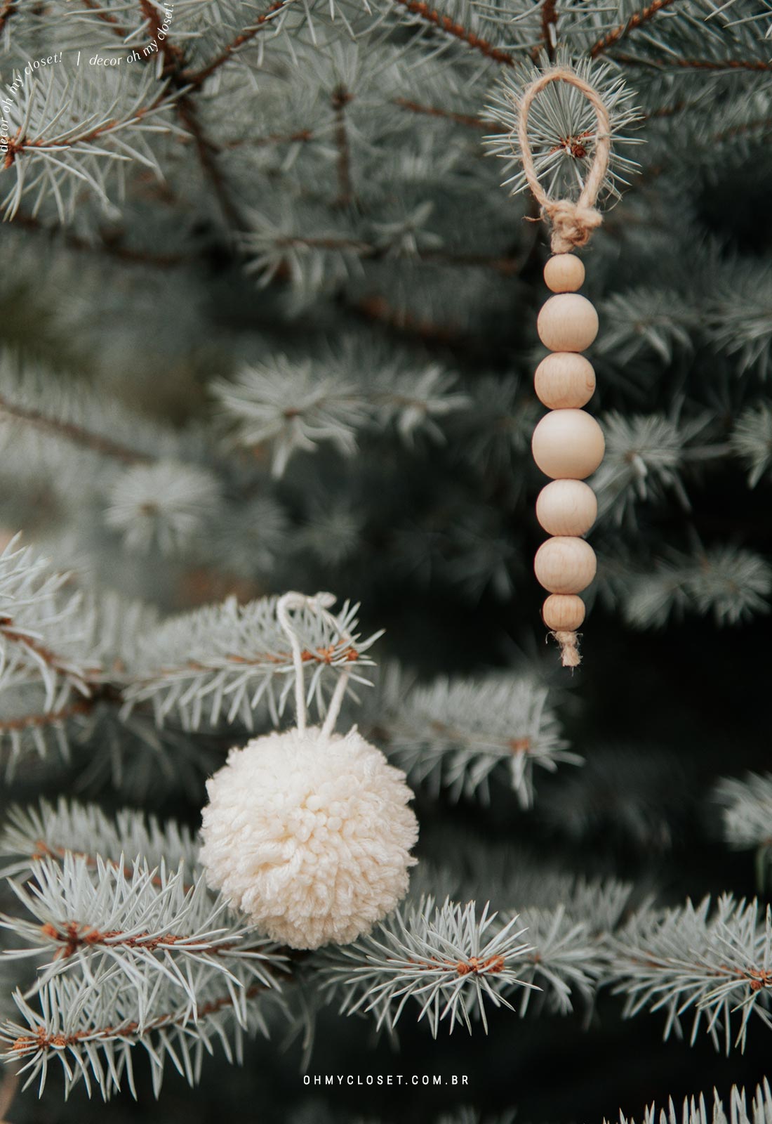 Bola de lã para decoração de árvore de natal feita em casa.
