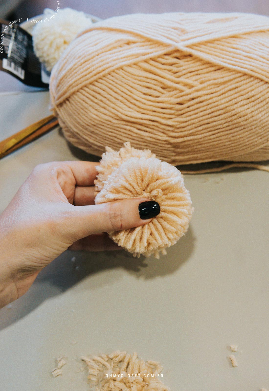 Passo 6: Cortando as pontas da lã.