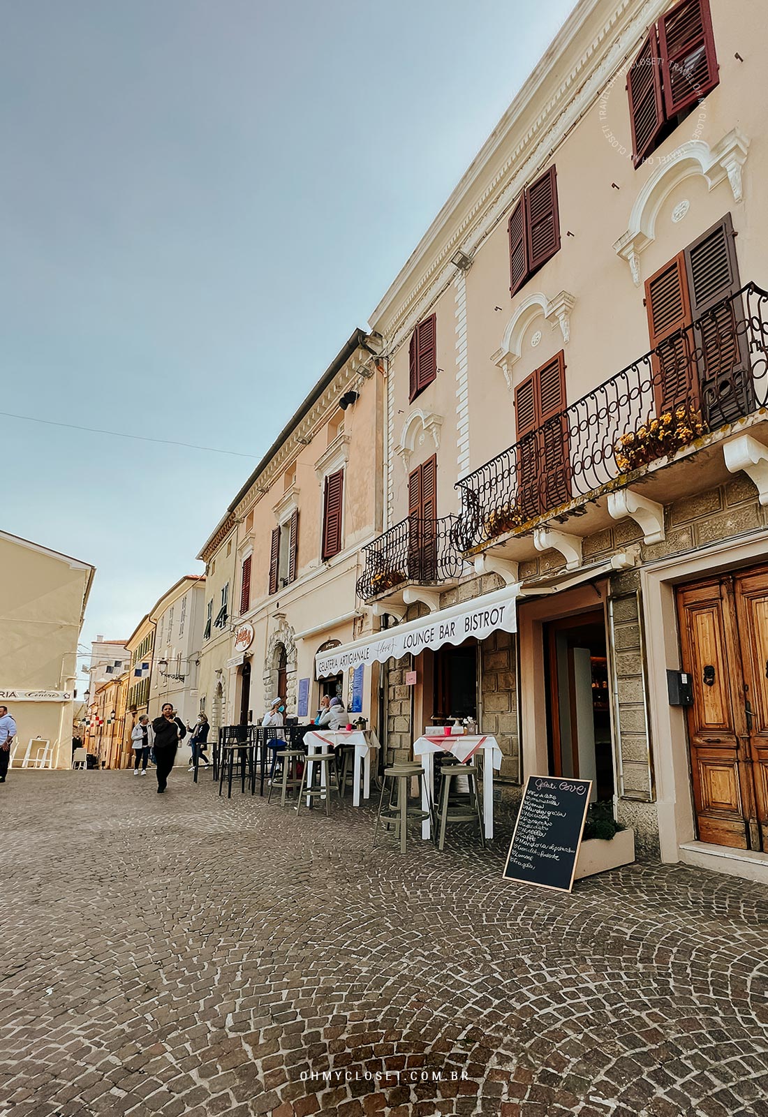 Restaurantes na Piazza Vittorio Veneto em Sirolo.