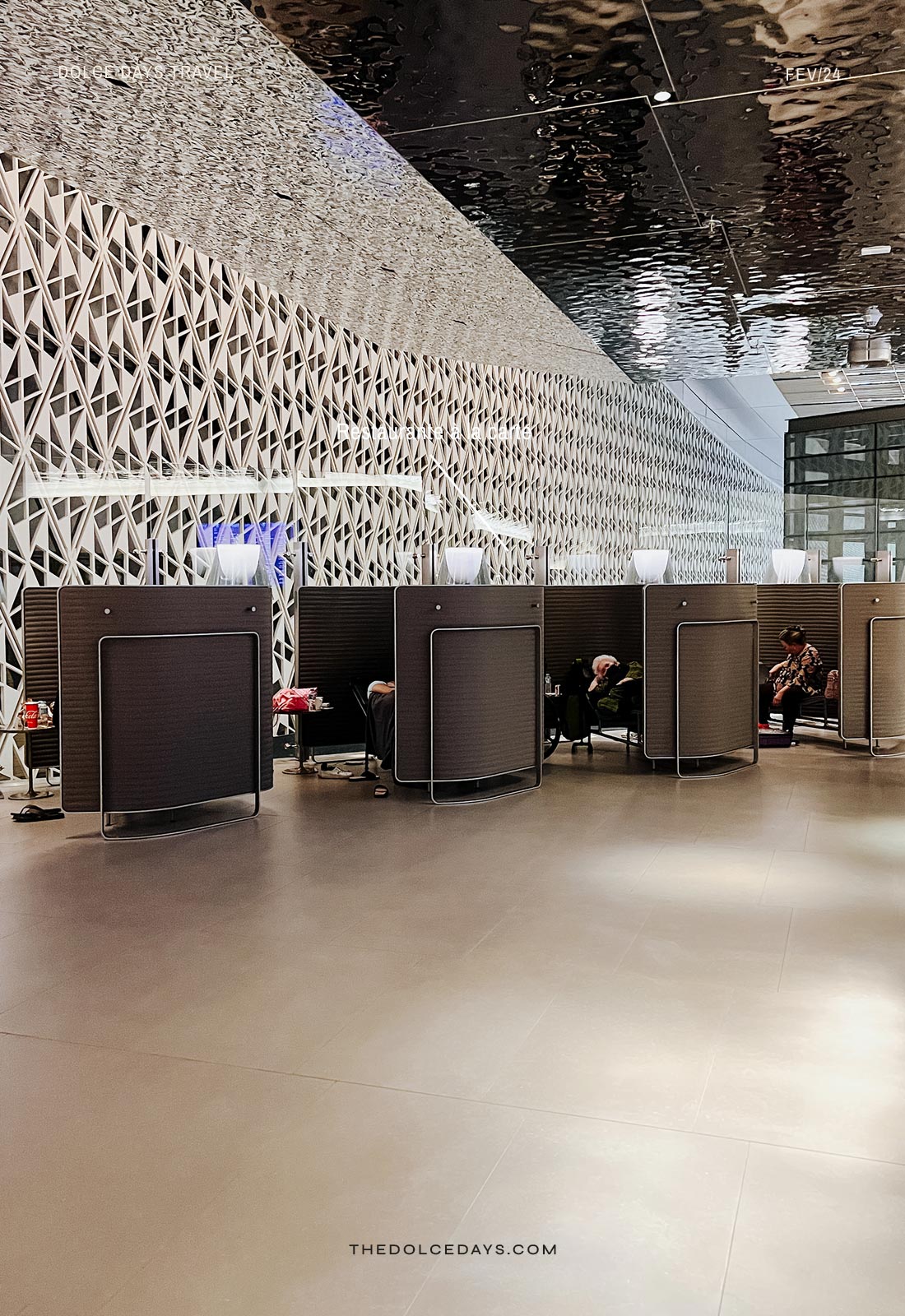 Lounge Al Mourjan South para passageiros de classe executiva no Aeroporto Hamad em Doha