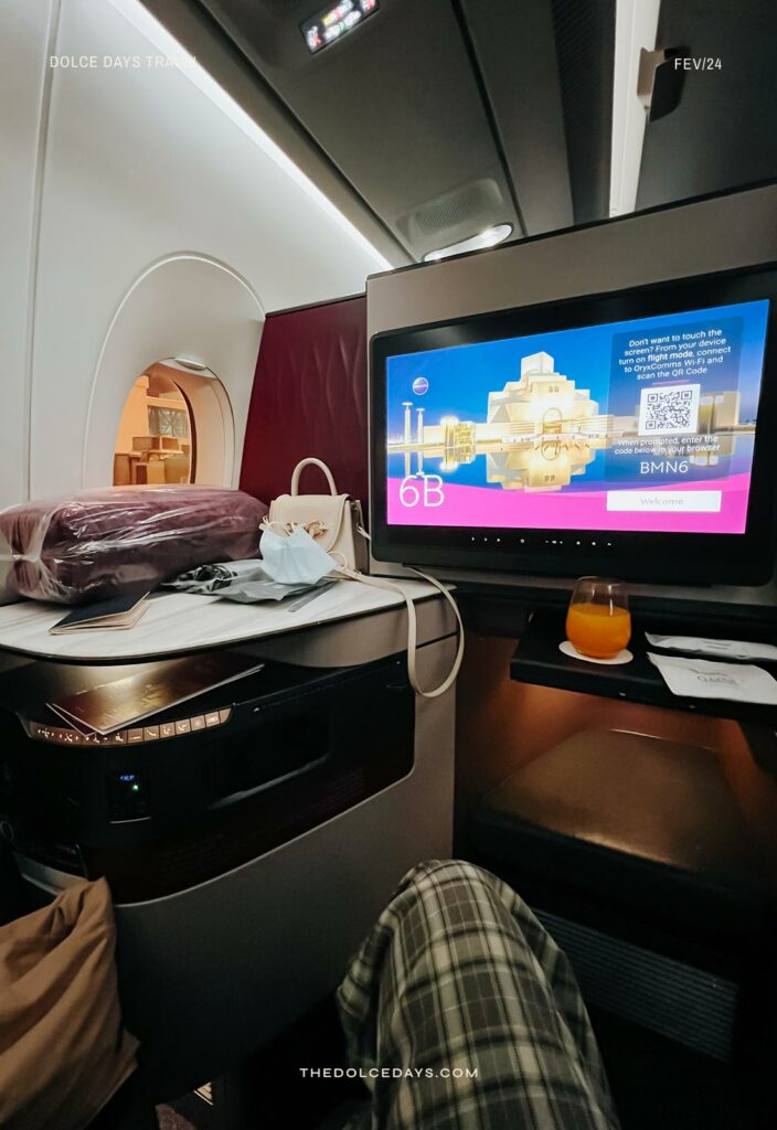 Janela e Tela da Poltrona Individual Executiva Qsuite Qatar Airways 787 Dreamliner