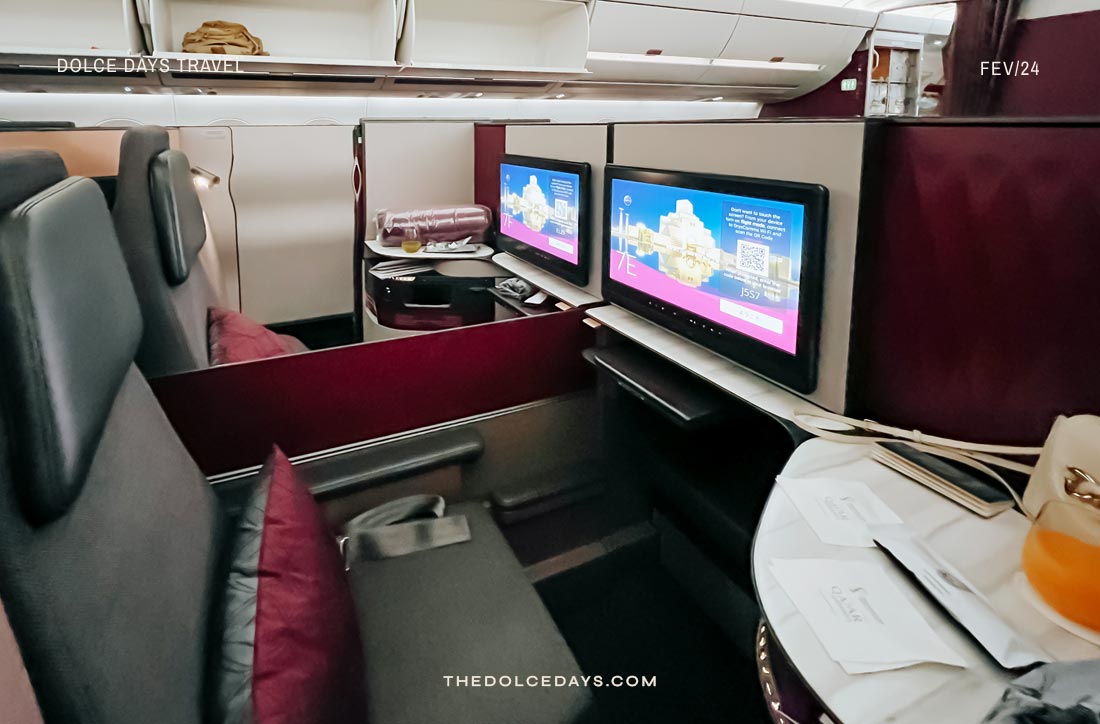 Poltronas conjugadas executiva Qsuite Qatar Airways no 787 Dreamliner