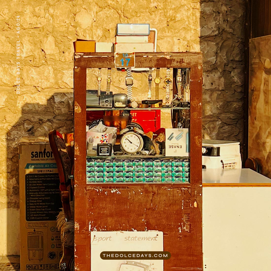 Vendedor em frente ao Souk Wakif