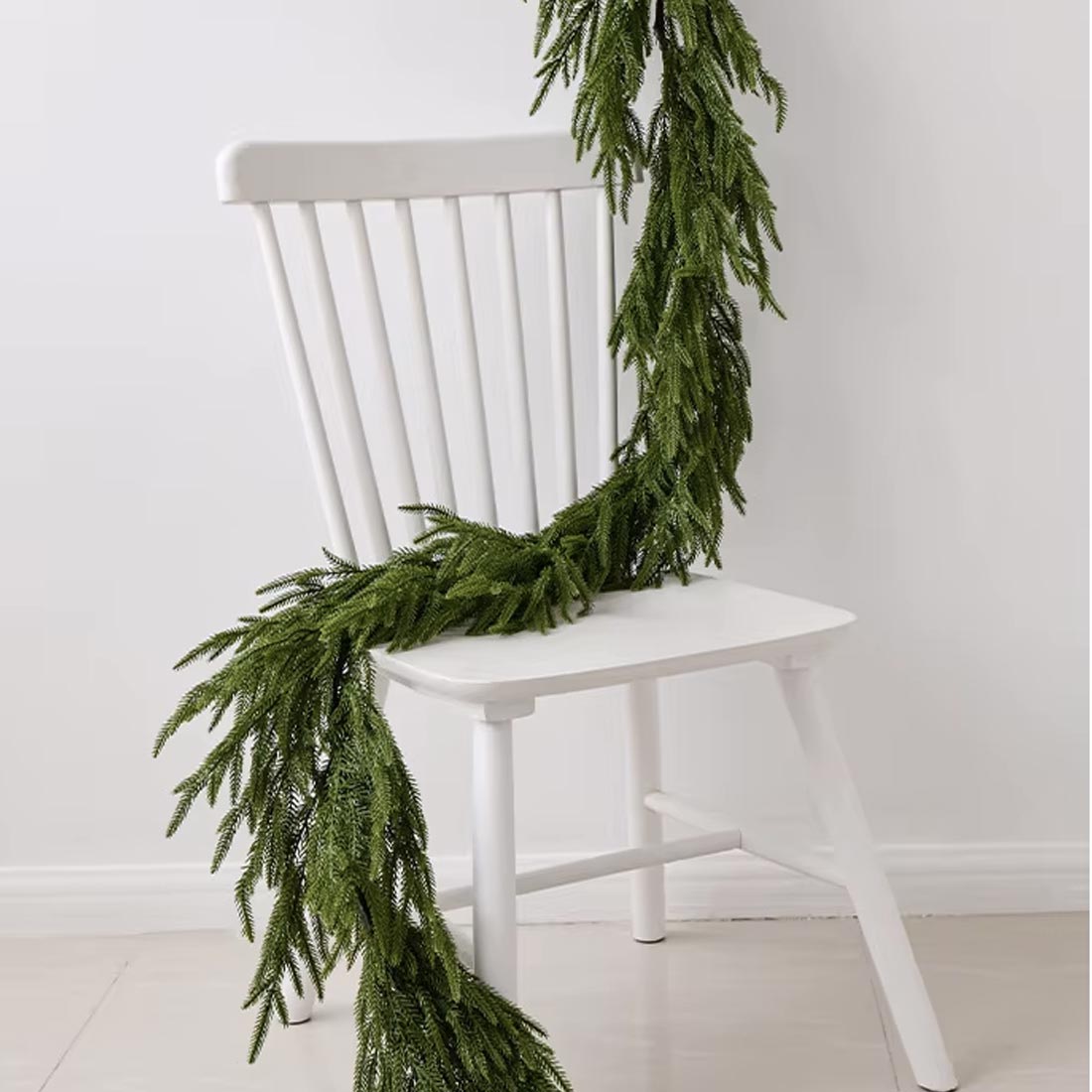 Festão de Natal com toque realístico no AliExpress