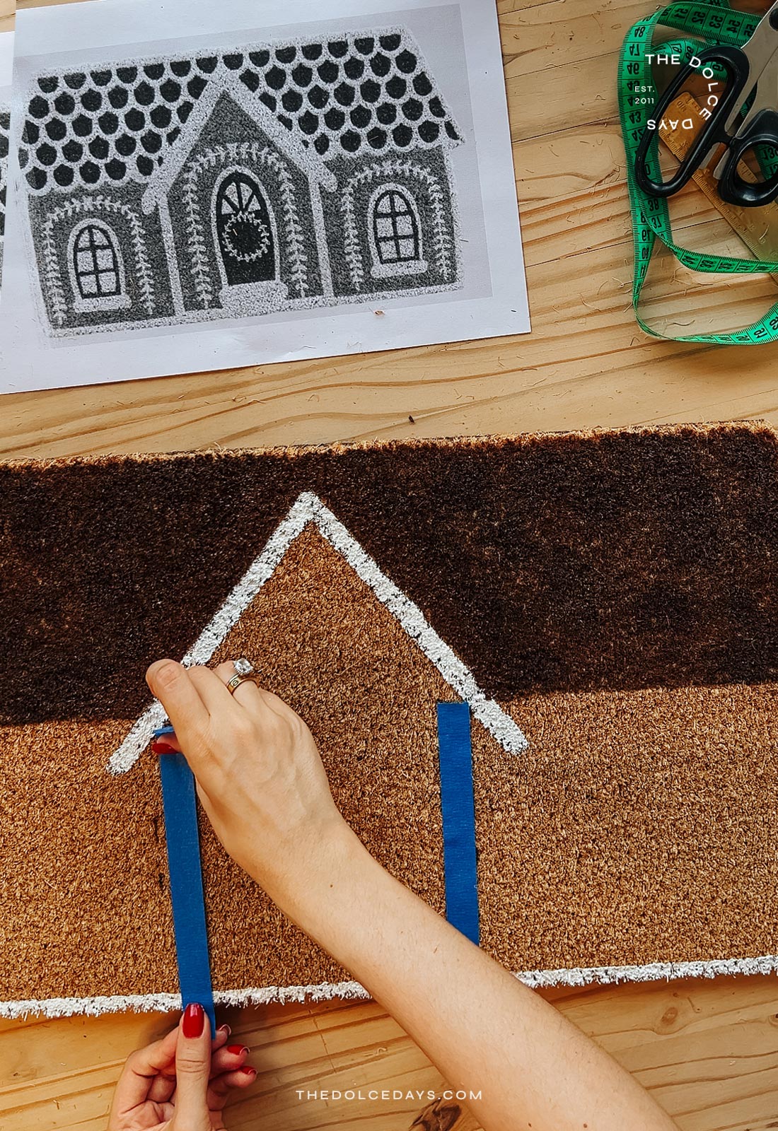 Marcando as colunas da fachada com fita crepe