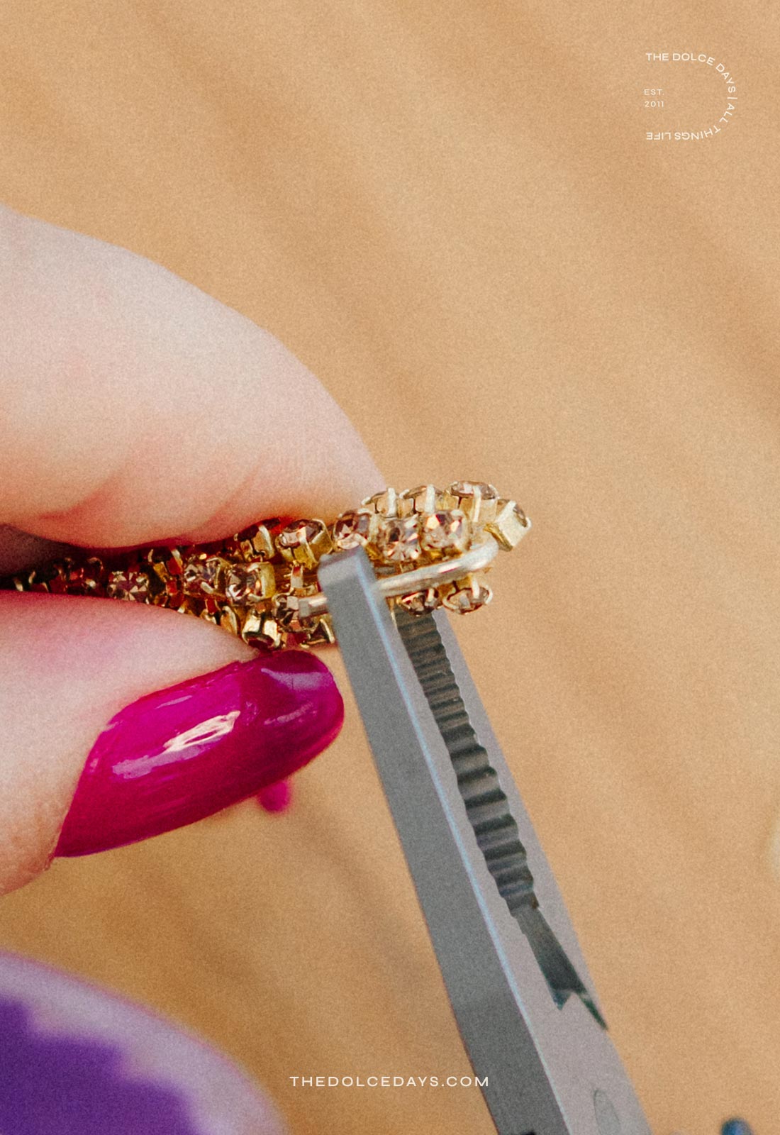 Dobrando o restante do arame para trás