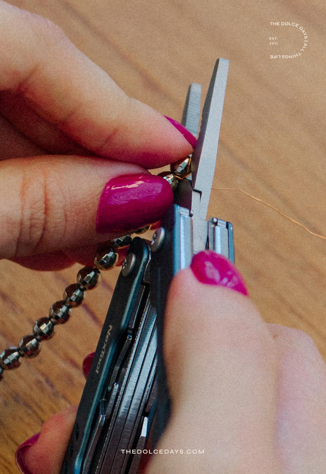 Cortando a sobra do arame