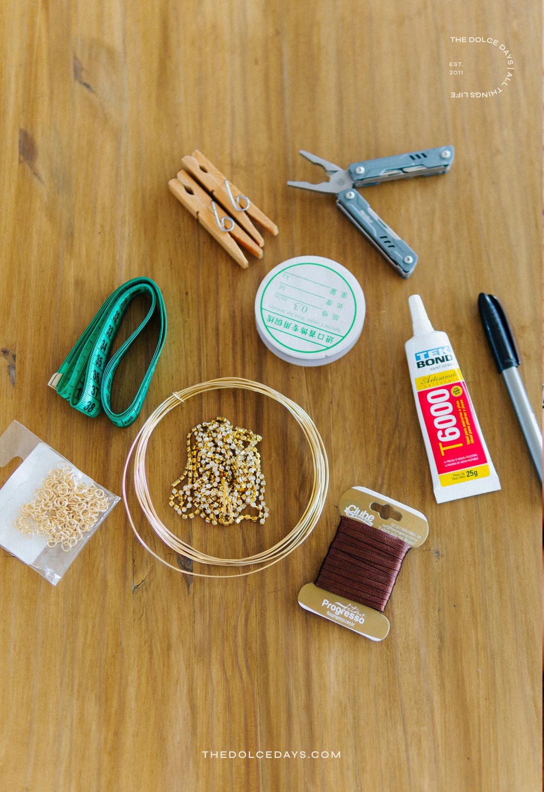 Materiais para fazer o laço de Strass de Natal