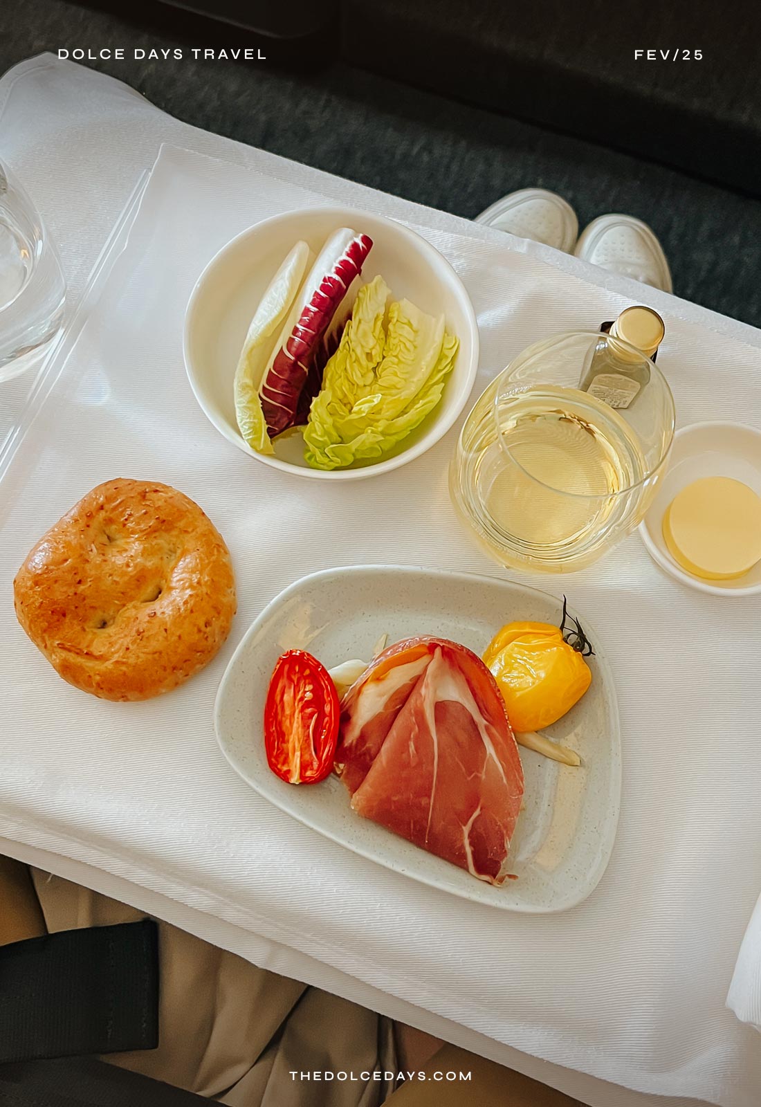 Entrada de presunto de parma, tomates assados e salada de folhas na Premium Business