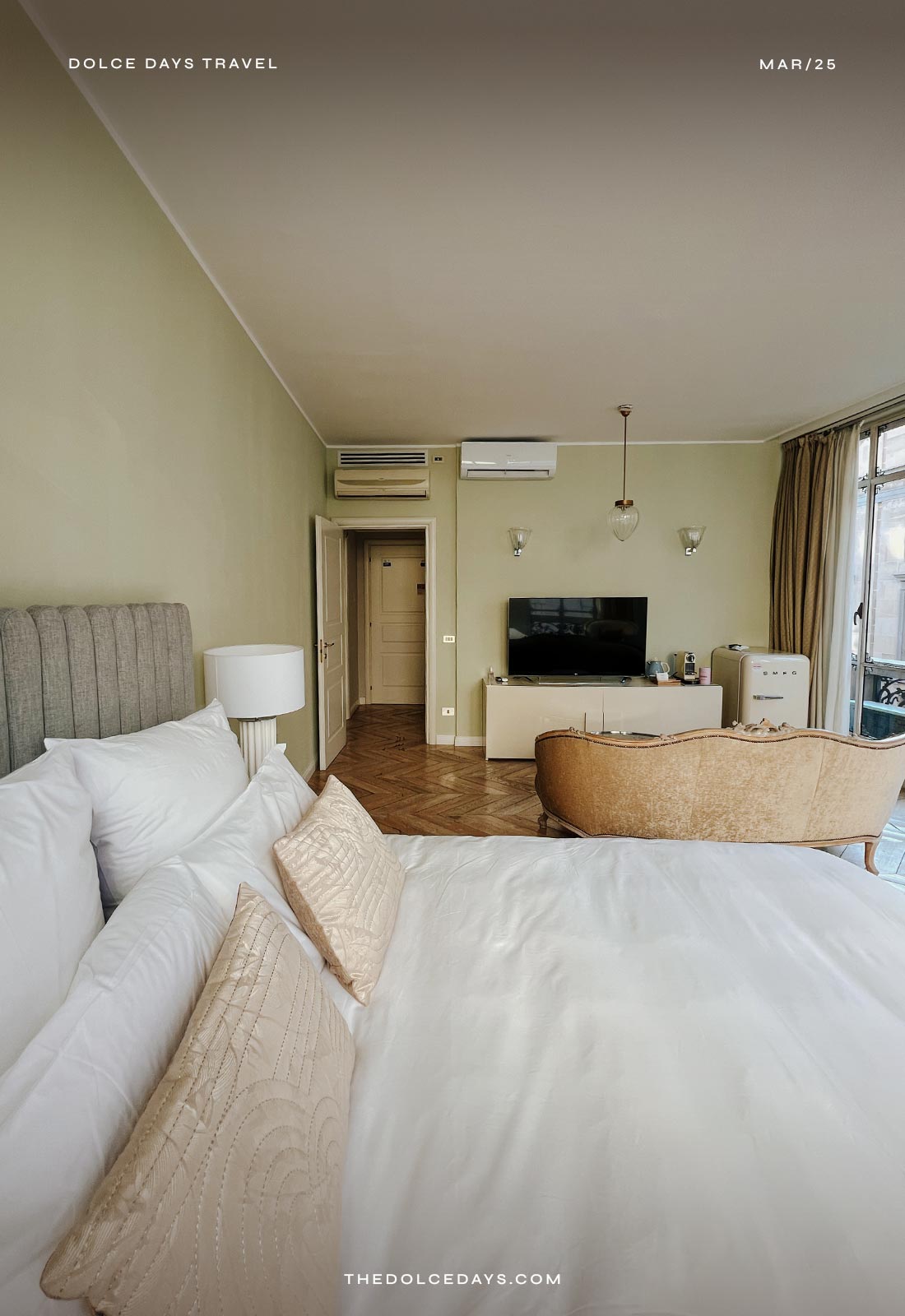 Vista alternativa do quarto deluxe em Milão com vista para o Duomo