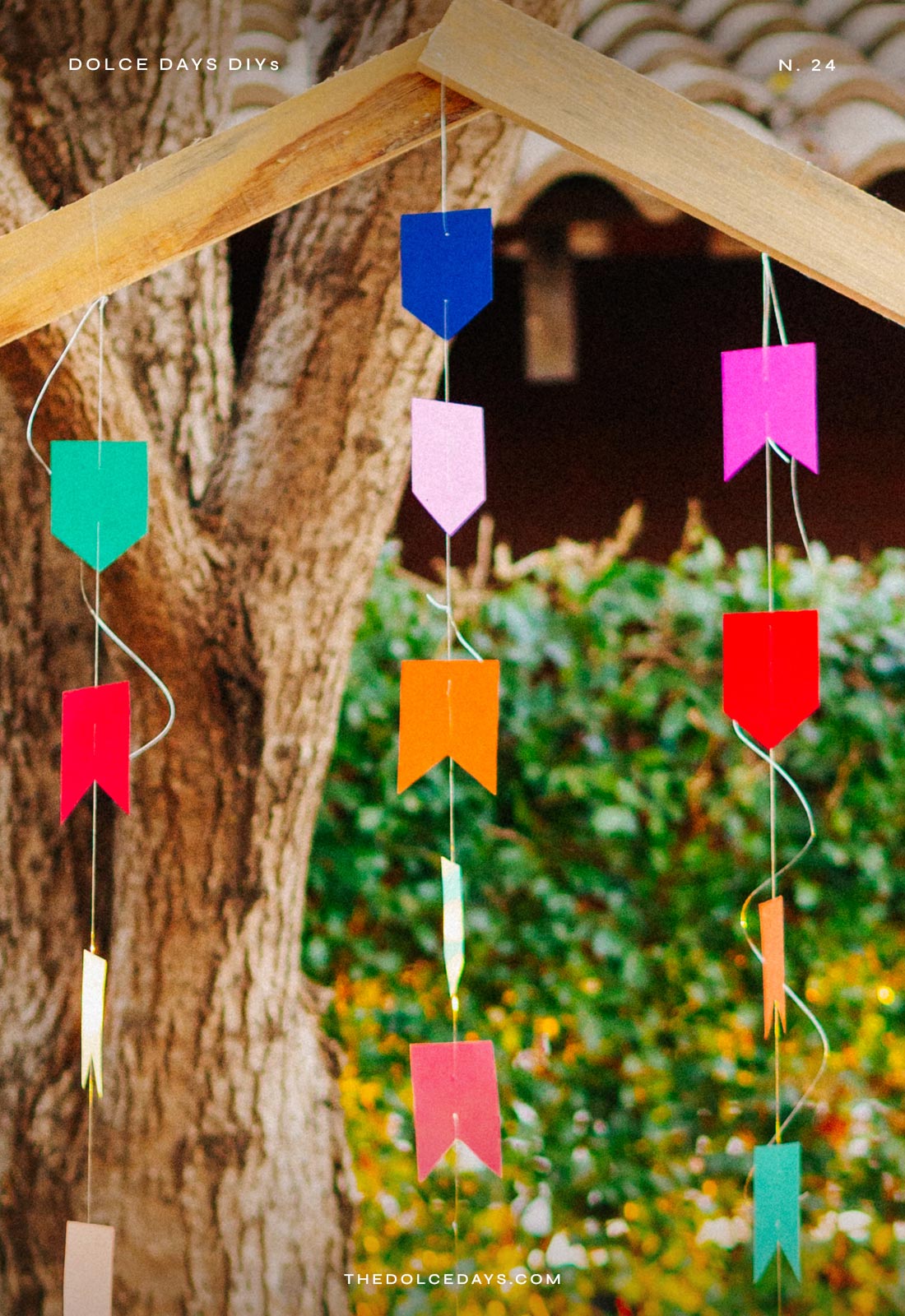 Fundo para fotos de festa junina decorado com cortina de bandeirinhas de papel