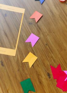 Como Fazer um Fundo Para Fotos de Festa Junina com Bandeirinhas – DIY e Freebie