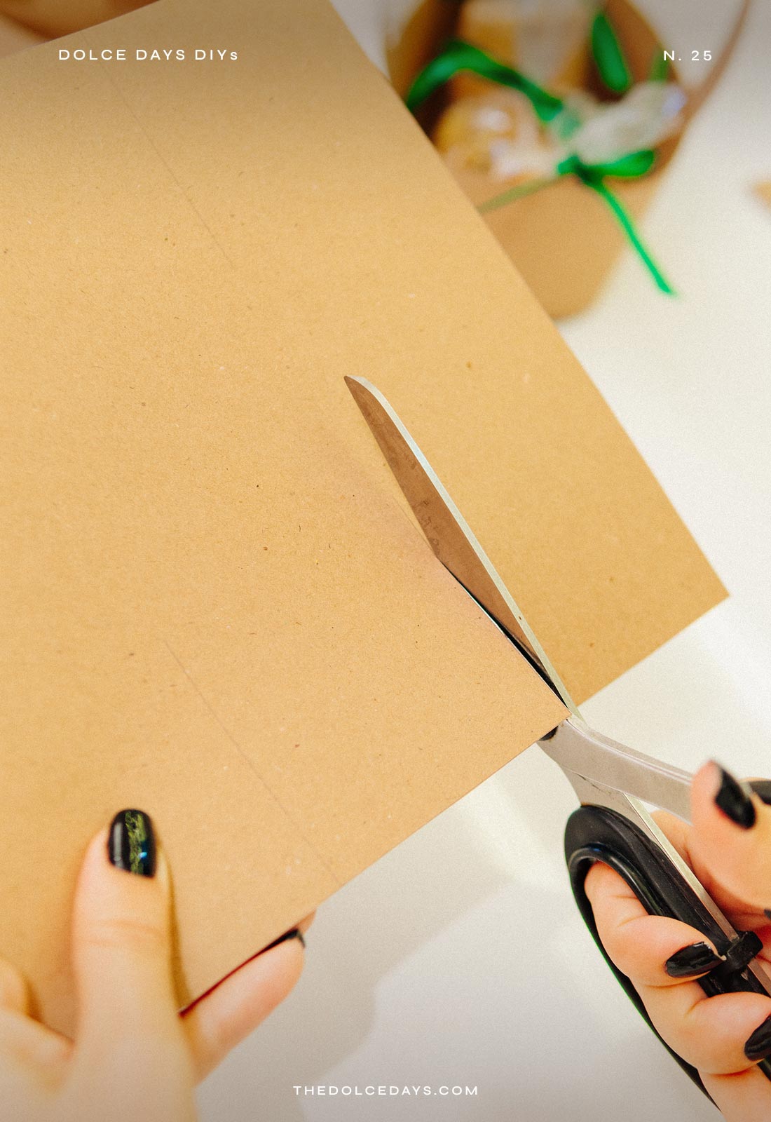 Recortando o molde de papel