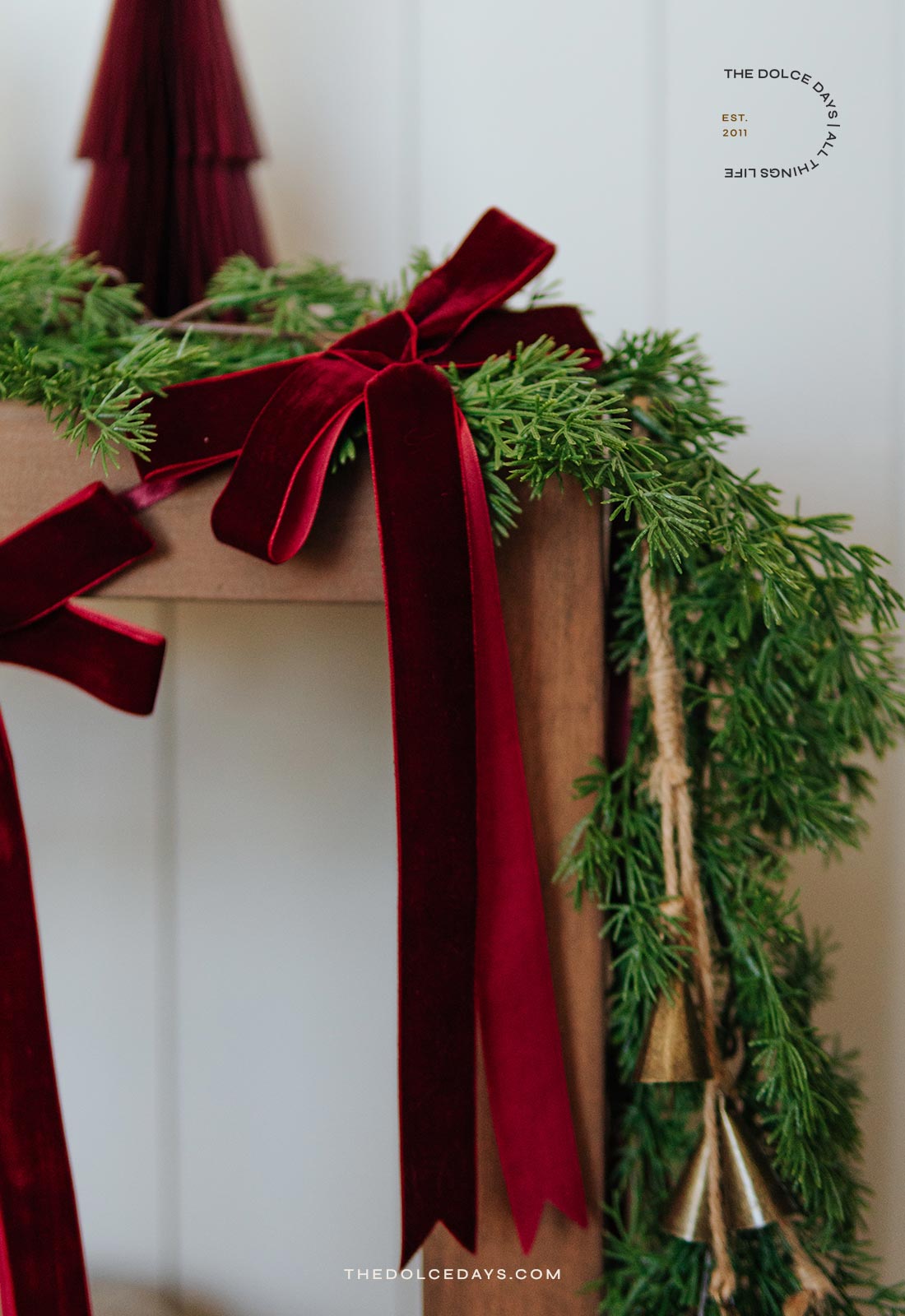 Detalhe do Festão de Laços de Veludo DIY Fácil Natal 2025