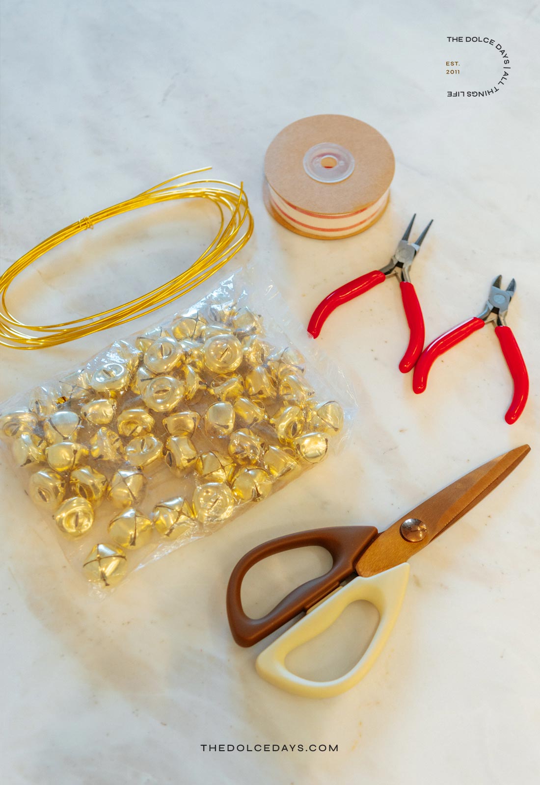 Materiais necessários pra fazer a guirlanda de guizos