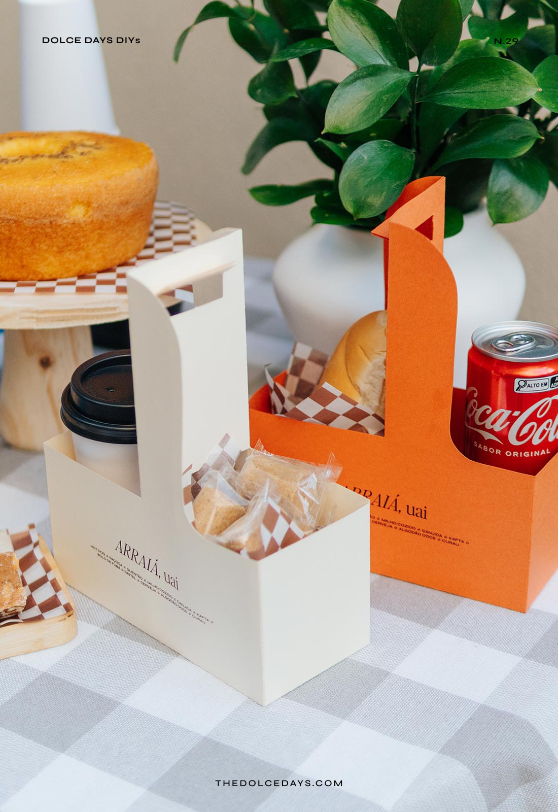 Usando a caixinha junina para decorar a mesa e acomodar comidas e bebidas para os convidados levarem à mesa