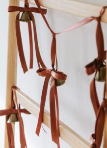 Festão de Laços e Sinos – DIY